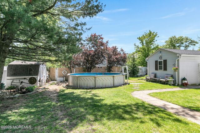 31 Bayberry Lane, Middletown, NJ 07748