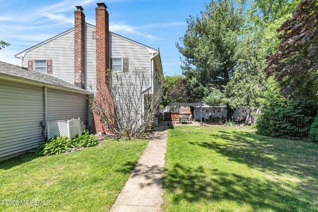 31 Bayberry Lane, Middletown, NJ 07748