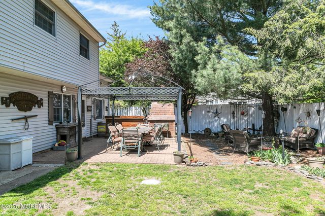 31 Bayberry Lane, Middletown, NJ 07748