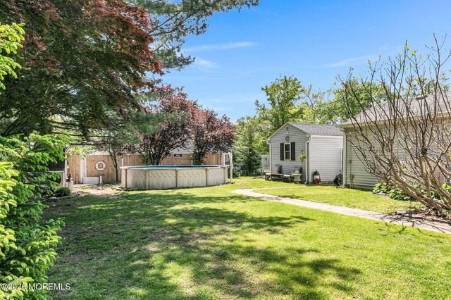 31 Bayberry Lane, Middletown, NJ 07748