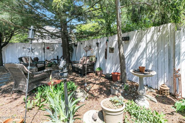 31 Bayberry Lane, Middletown, NJ 07748