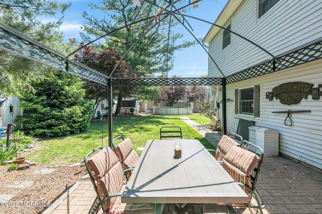 31 Bayberry Lane, Middletown, NJ 07748