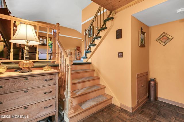 31 Bayberry Lane, Middletown, NJ 07748