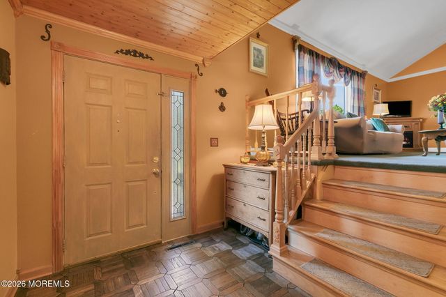 31 Bayberry Lane, Middletown, NJ 07748