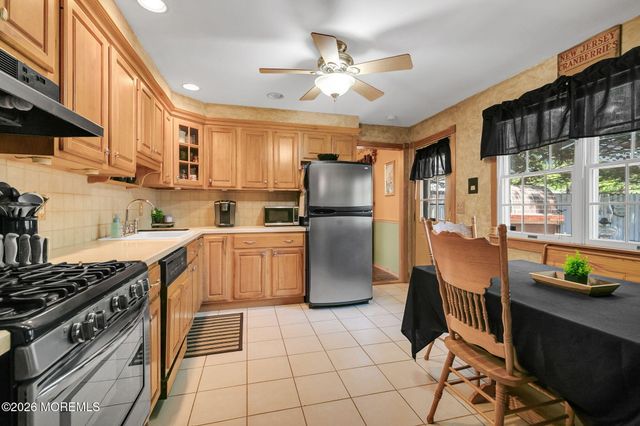 31 Bayberry Lane, Middletown, NJ 07748