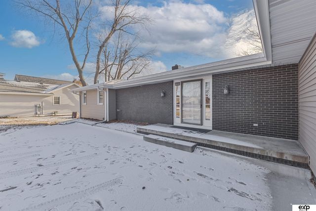 460 Lakehurst Drive, Waterloo, NE 68069