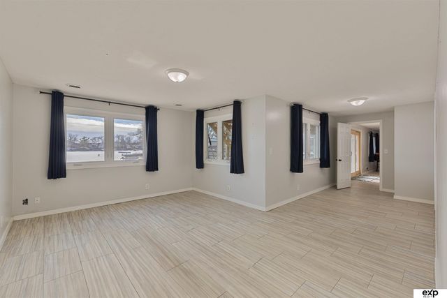 460 Lakehurst Drive, Waterloo, NE 68069