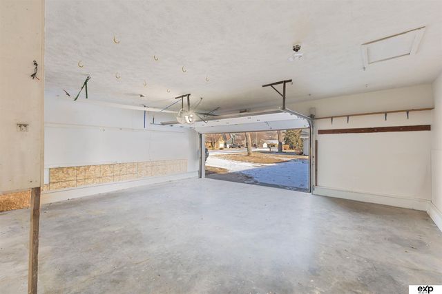 460 Lakehurst Drive, Waterloo, NE 68069