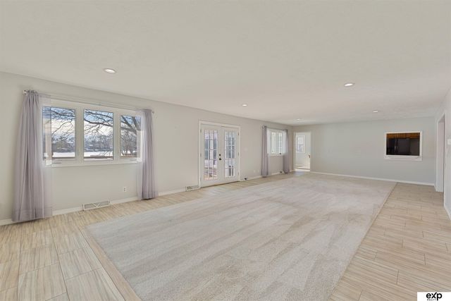 460 Lakehurst Drive, Waterloo, NE 68069