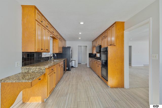 460 Lakehurst Drive, Waterloo, NE 68069