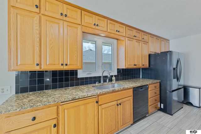 460 Lakehurst Drive, Waterloo, NE 68069