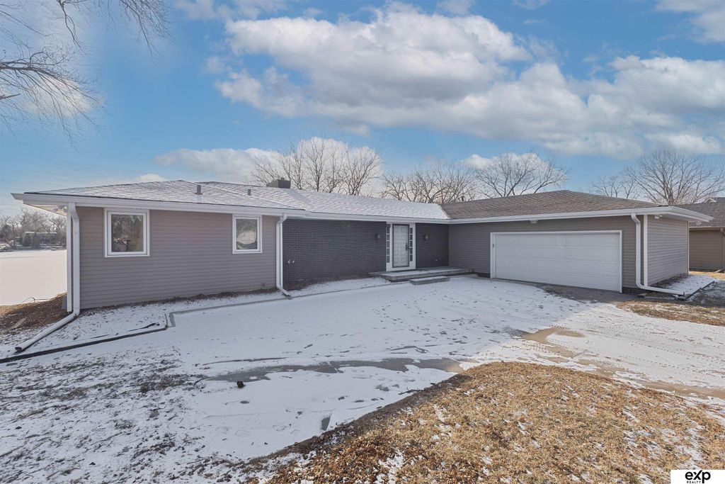 460 Lakehurst Drive, Waterloo, NE 68069