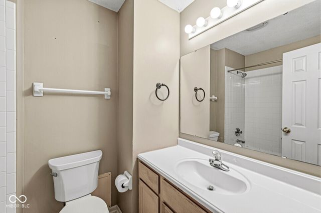 7701 Garrick Street, Fishers, IN 46038