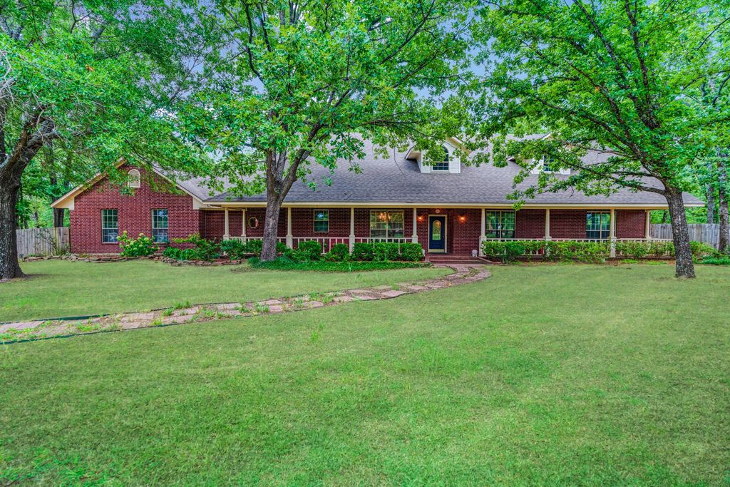 2550 Meadow Lane, Reno, TX 75462