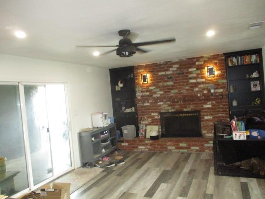 Image 10 of property listing at 1568 E Calimyrna Avenue, Fresno, CA 93710