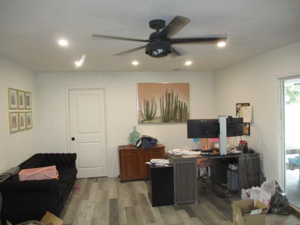 Image 11 of property listing at 1568 E Calimyrna Avenue, Fresno, CA 93710