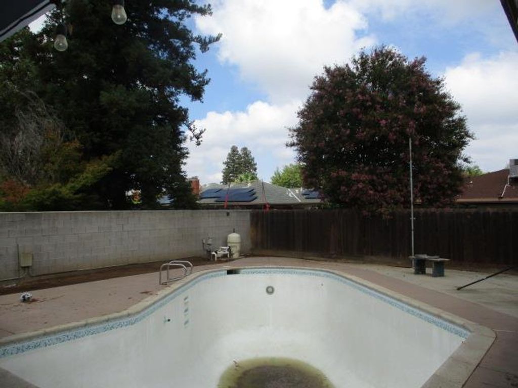 Image 12 of property listing at 1568 E Calimyrna Avenue, Fresno, CA 93710
