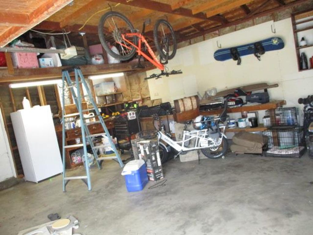 Image 21 of property listing at 1568 E Calimyrna Avenue, Fresno, CA 93710