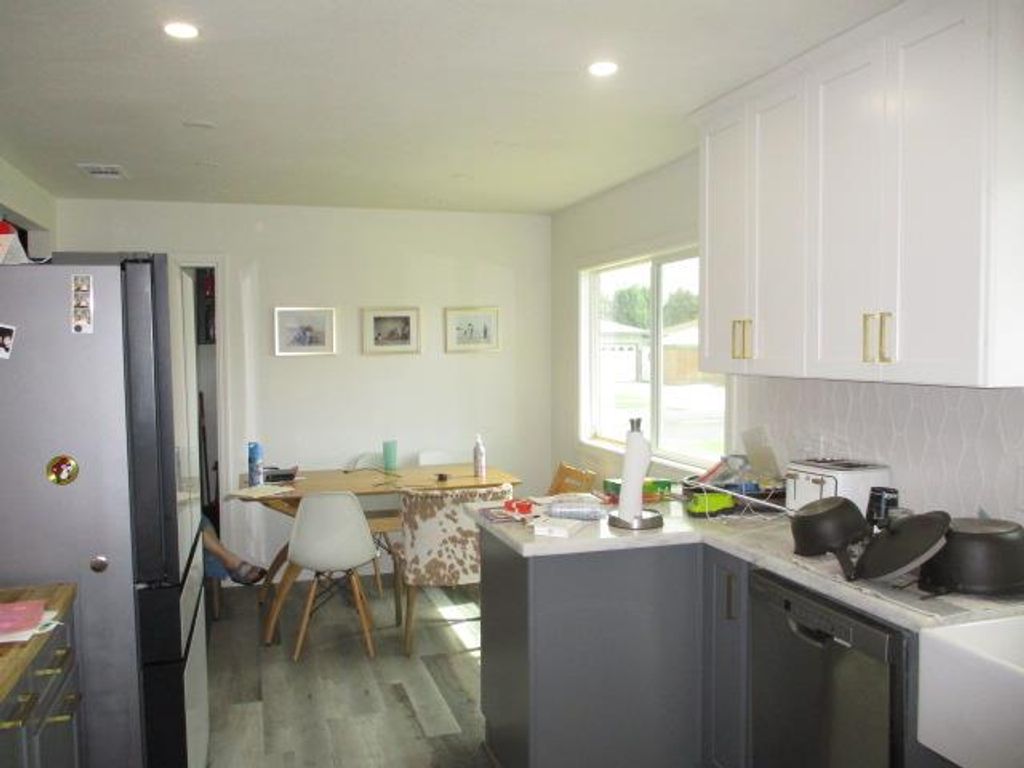 Image 28 of property listing at 1568 E Calimyrna Avenue, Fresno, CA 93710