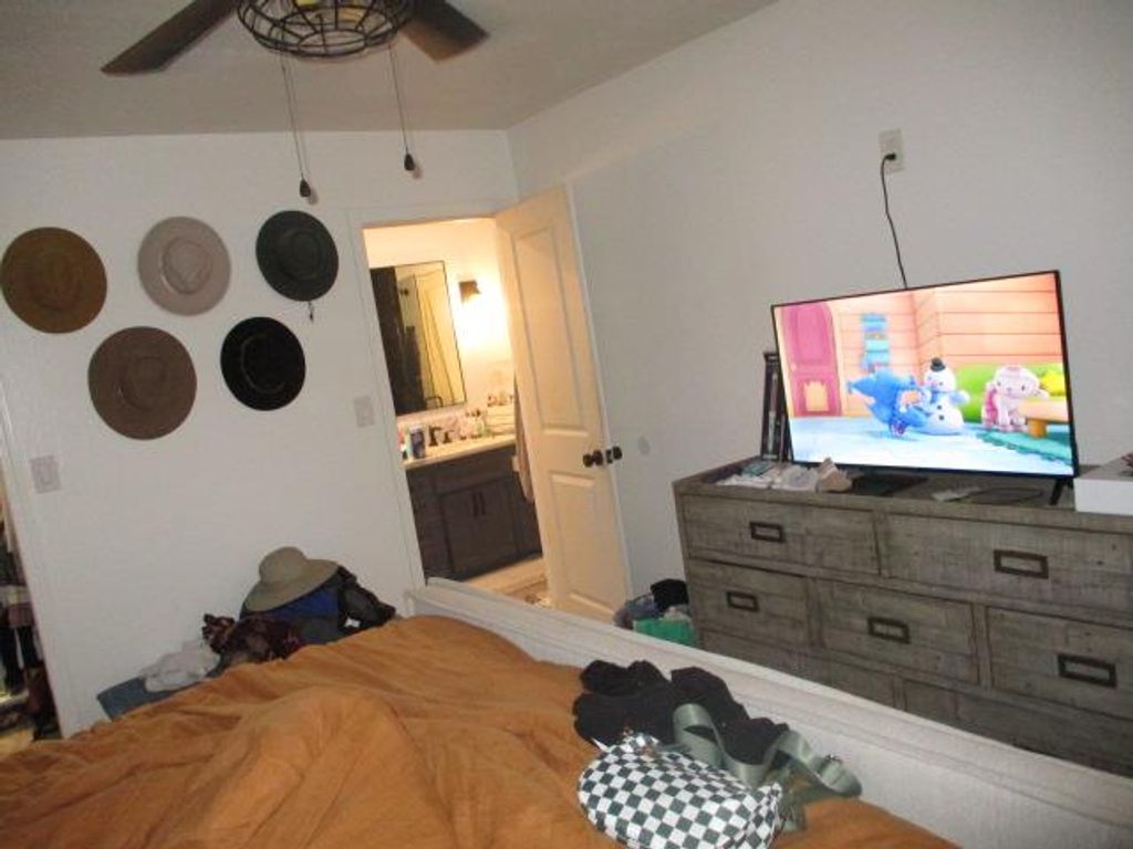 Image 40 of property listing at 1568 E Calimyrna Avenue, Fresno, CA 93710