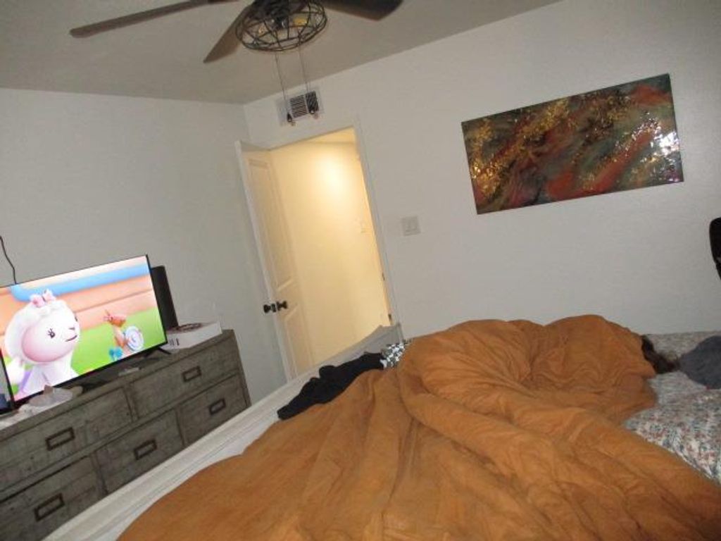 Image 41 of property listing at 1568 E Calimyrna Avenue, Fresno, CA 93710