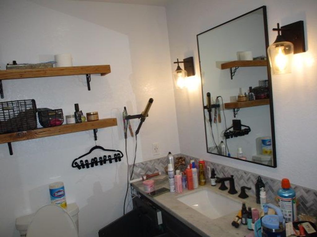 Image 43 of property listing at 1568 E Calimyrna Avenue, Fresno, CA 93710