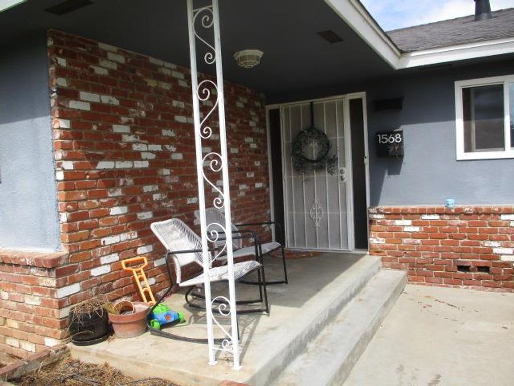 Image 6 of property listing at 1568 E Calimyrna Avenue, Fresno, CA 93710