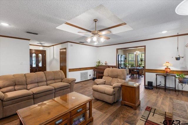 13804 Birchwood Cir, Lindale, TX 75771
