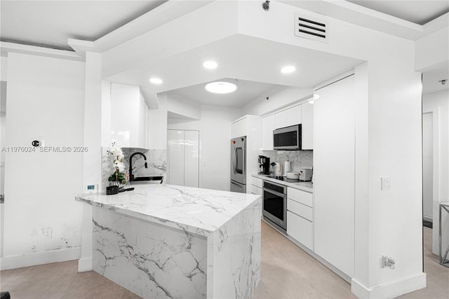 3255 NE 184th St 12101, Aventura, FL 33160