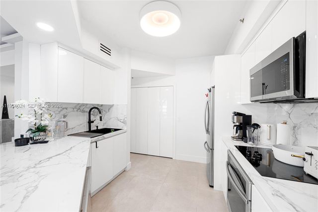 3255 NE 184th St 12101, Aventura, FL 33160