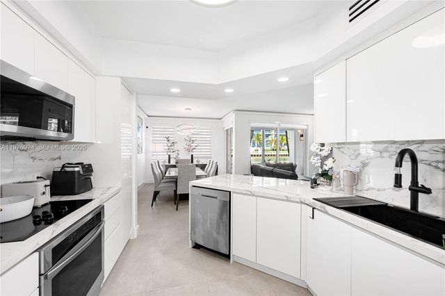 3255 NE 184th St 12101, Aventura, FL 33160