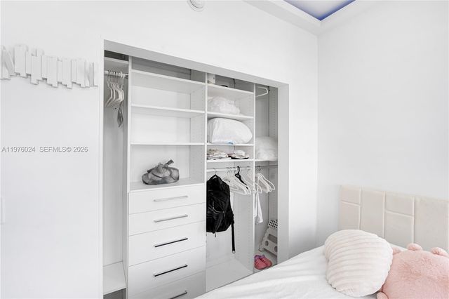 3255 NE 184th St 12101, Aventura, FL 33160