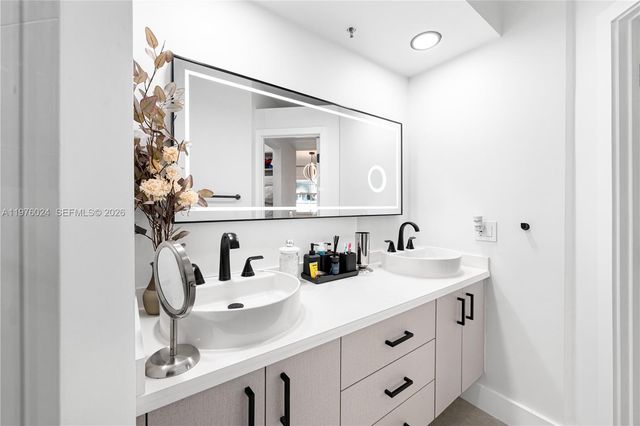 3255 NE 184th St 12101, Aventura, FL 33160