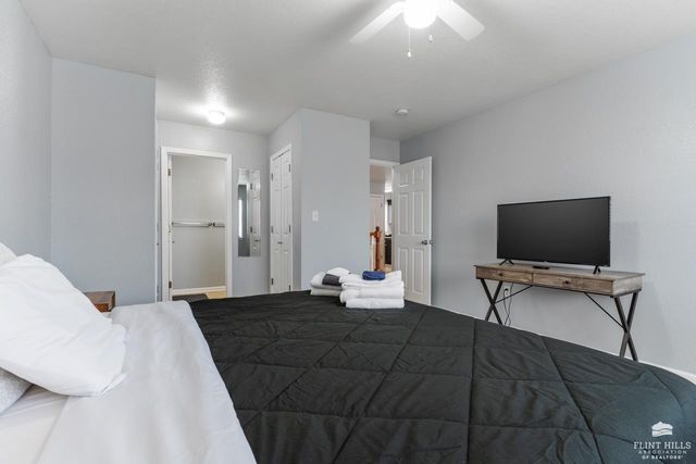 1305 Sundance Drive, Manhattan, KS 66503