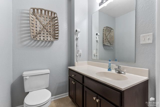 1305 Sundance Drive, Manhattan, KS 66503