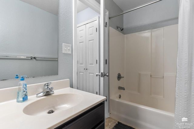 1305 Sundance Drive, Manhattan, KS 66503