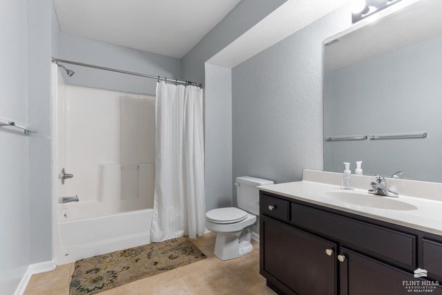 1305 Sundance Drive, Manhattan, KS 66503