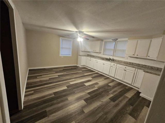 1205 6TH Avenue, St Joseph, MO 64505