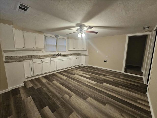 1205 6TH Avenue, St Joseph, MO 64505