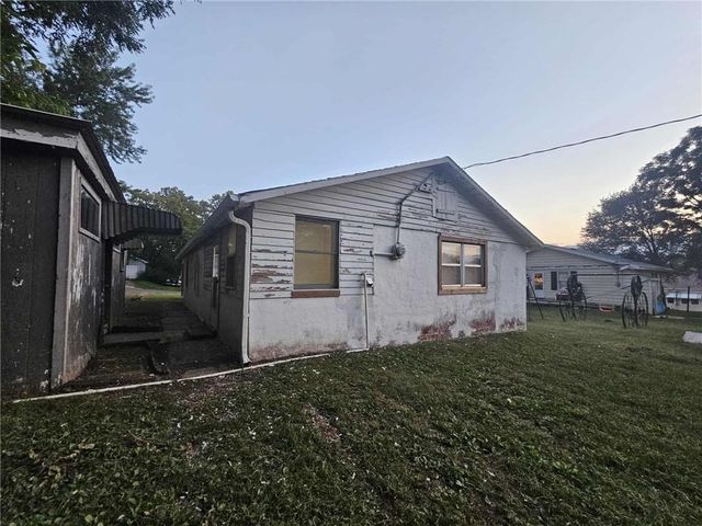 1205 6TH Avenue, St Joseph, MO 64505