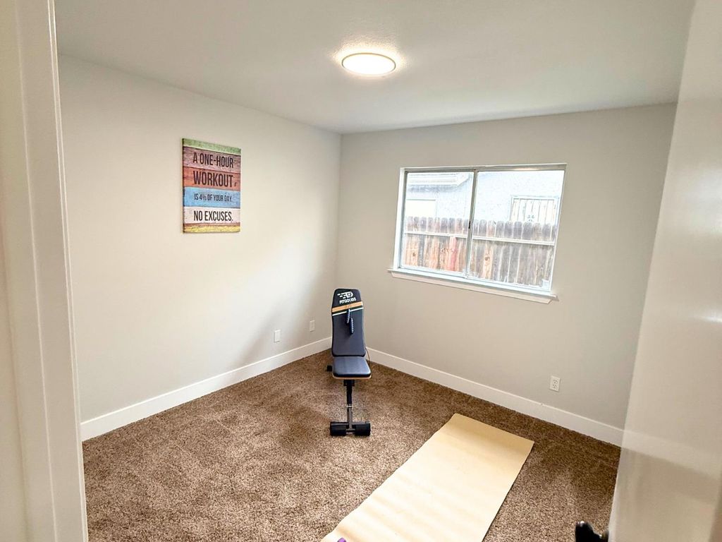 Image 15 of property listing at 3922 N Dante Avenue, Fresno, CA 93722