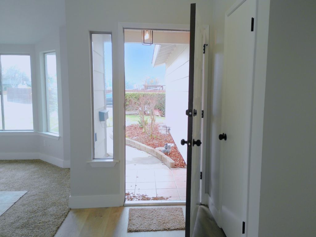 Image 2 of property listing at 3922 N Dante Avenue, Fresno, CA 93722