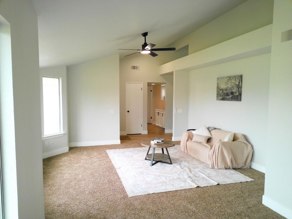 Image 5 of property listing at 3922 N Dante Avenue, Fresno, CA 93722