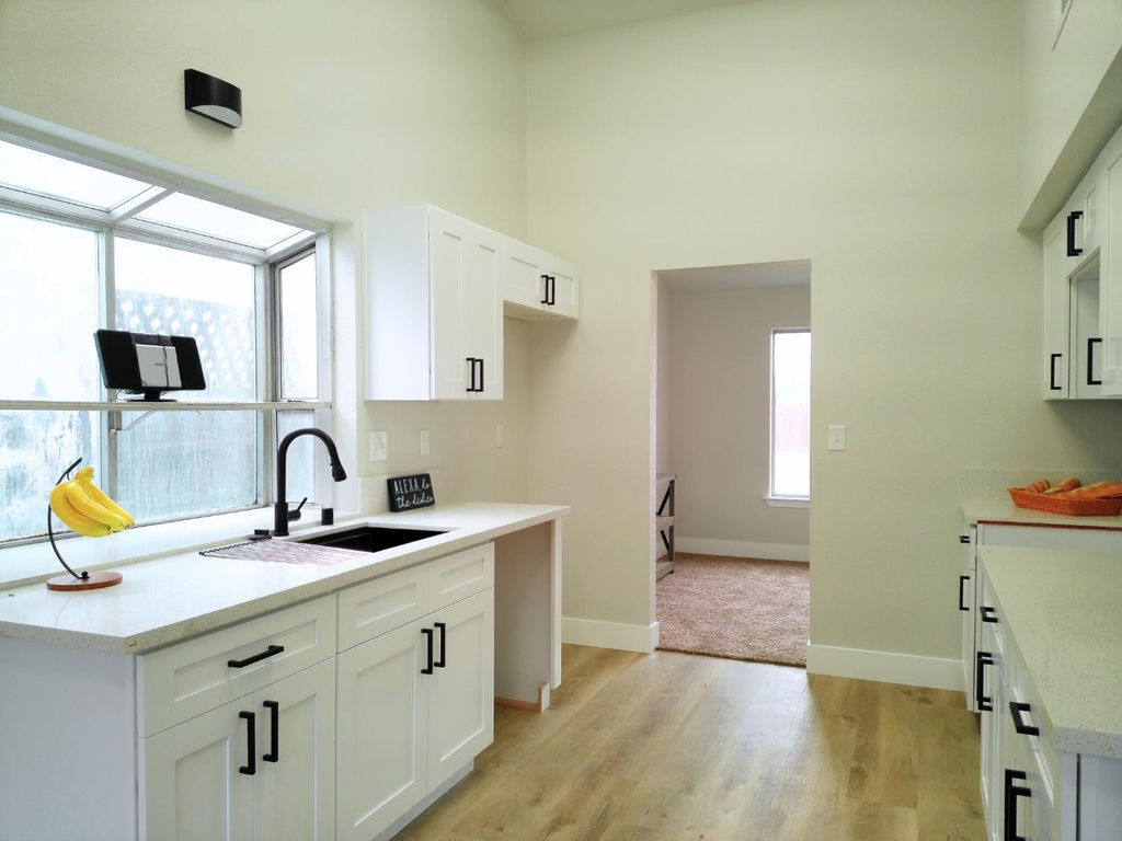 Image 6 of property listing at 3922 N Dante Avenue, Fresno, CA 93722