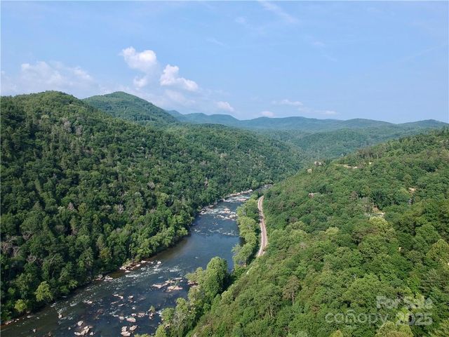 512 Wild River Run 65, Marshall, NC 28753