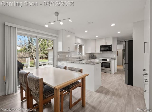 6540 Alderley Way, West Bloomfield, MI 48322