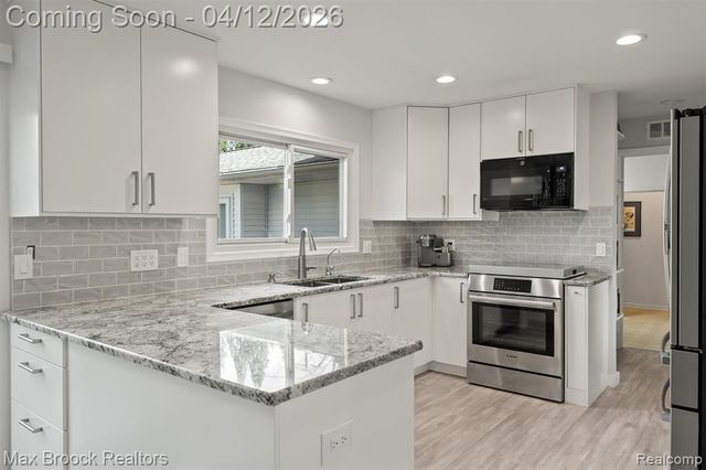 6540 Alderley Way, West Bloomfield, MI 48322