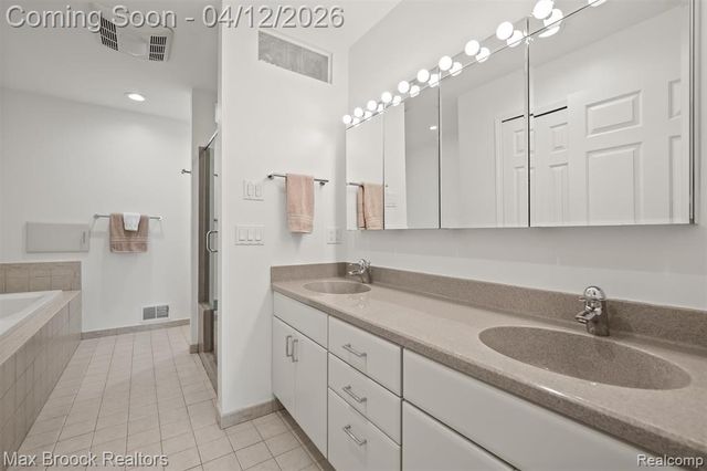 6540 Alderley Way, West Bloomfield, MI 48322