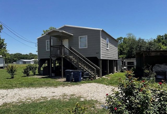 445 Creekside Drive, Holiday Lakes, TX 77515