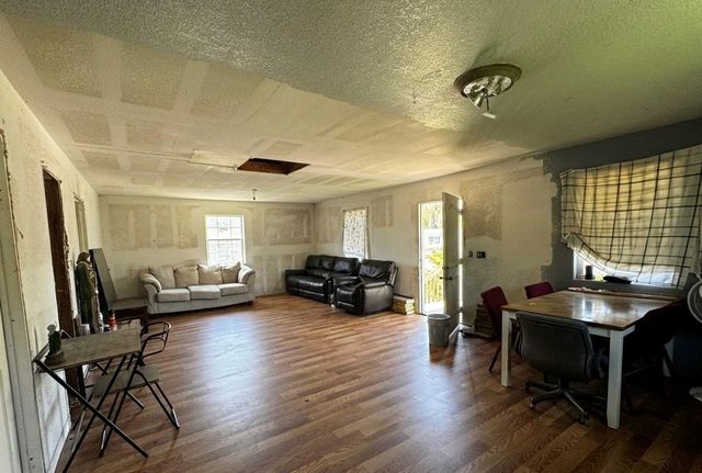 445 Creekside Drive, Holiday Lakes, TX 77515